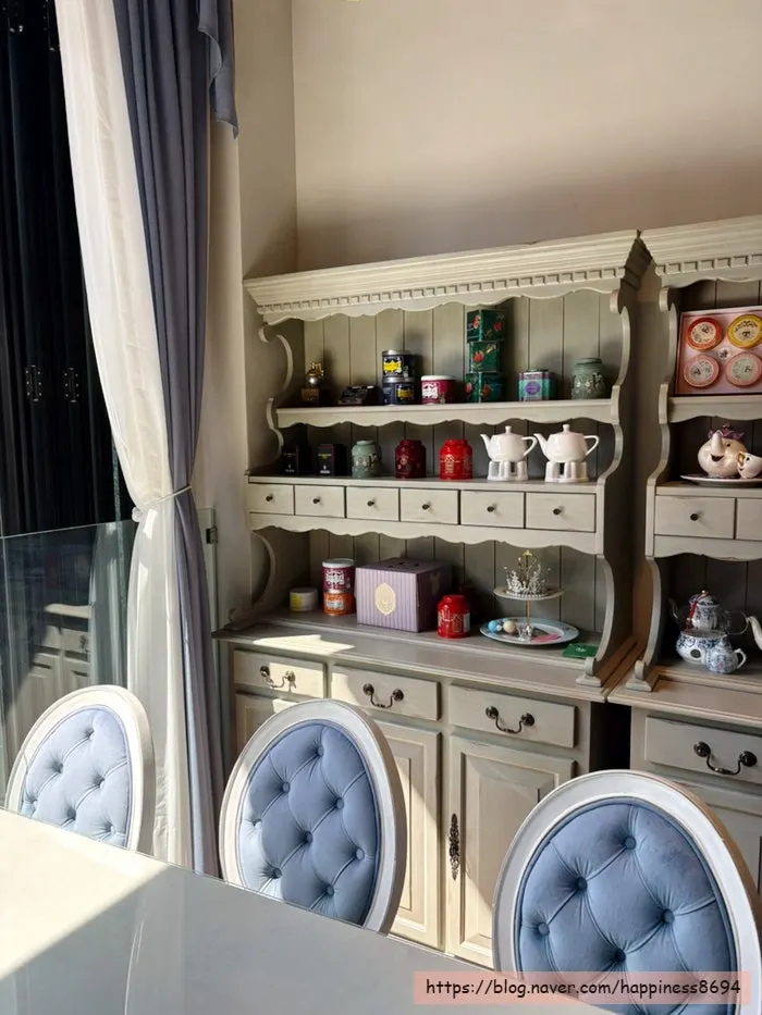 Seating layout inside Diaz Cake Boutique