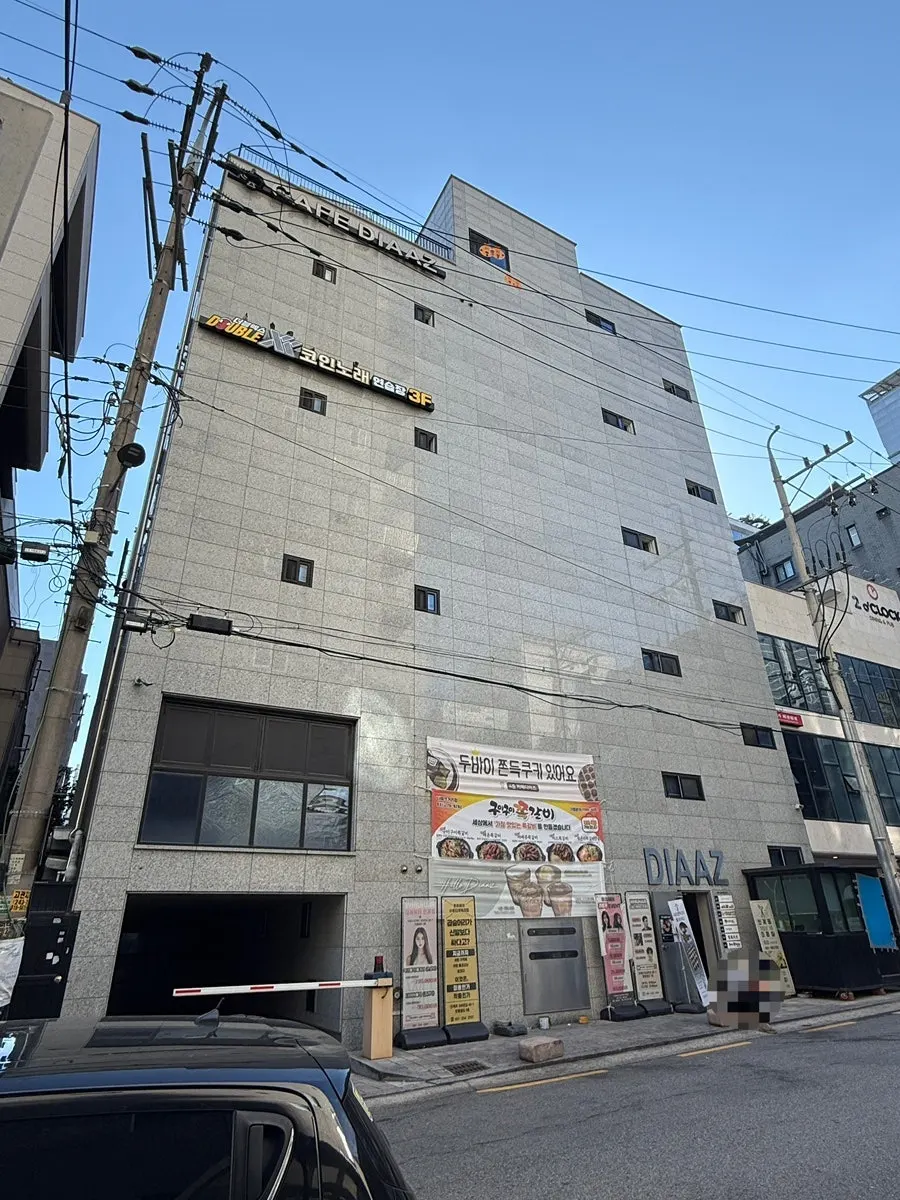Exterior of the Diaz Cake Boutique building in Ingye-dong
