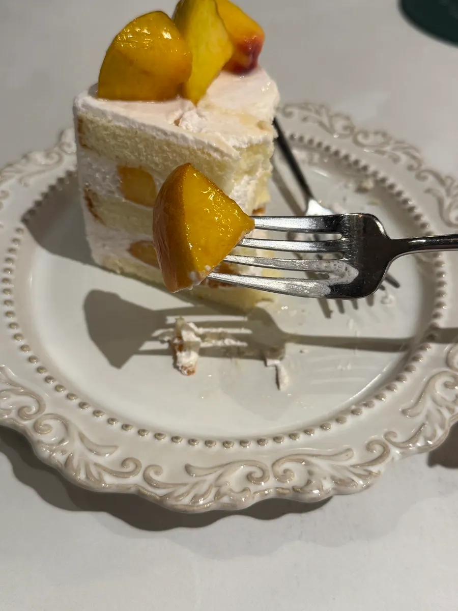 Peach fresh cream cake packed with firm peaches