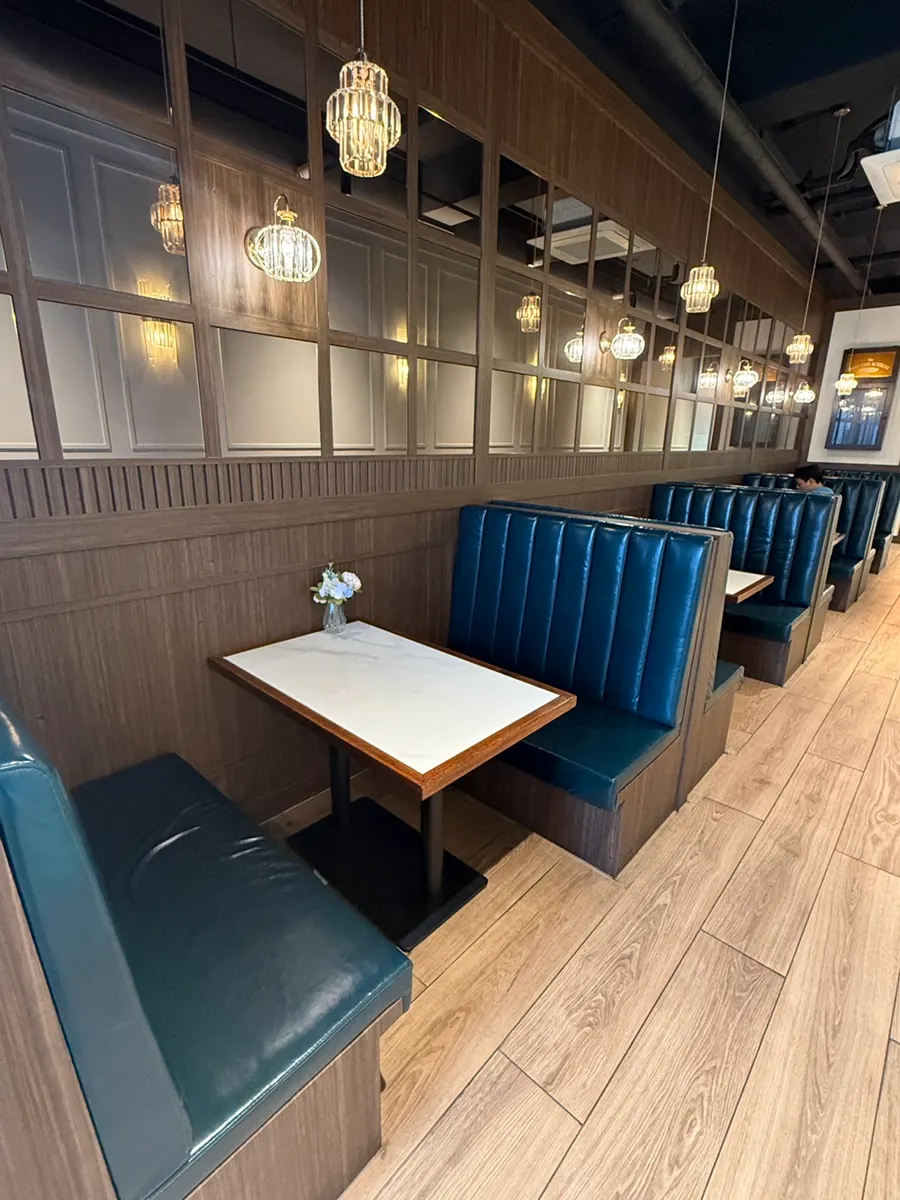 Spacious table seating with sofa-style chairs
