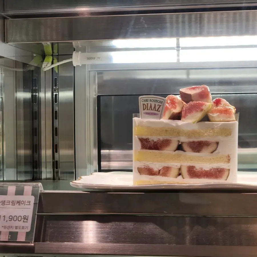 Fruit slice cakes and price tags inside the showcase