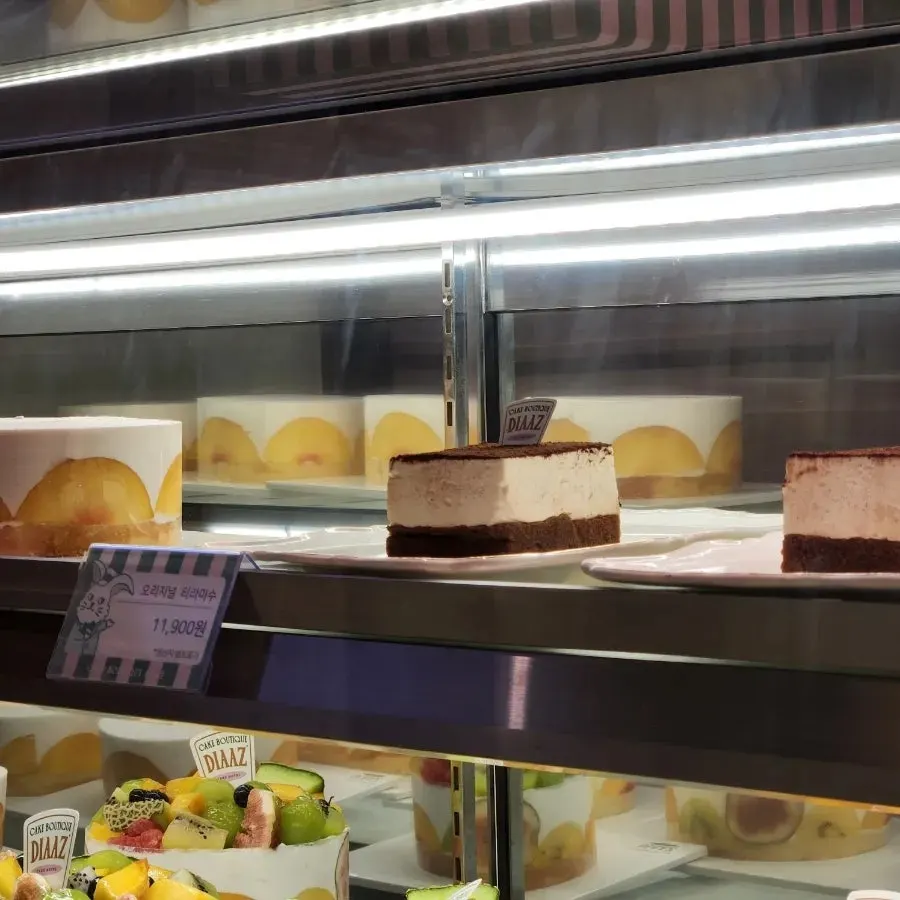 Fruits Mongttang fresh cream whole cake and tiramisu
