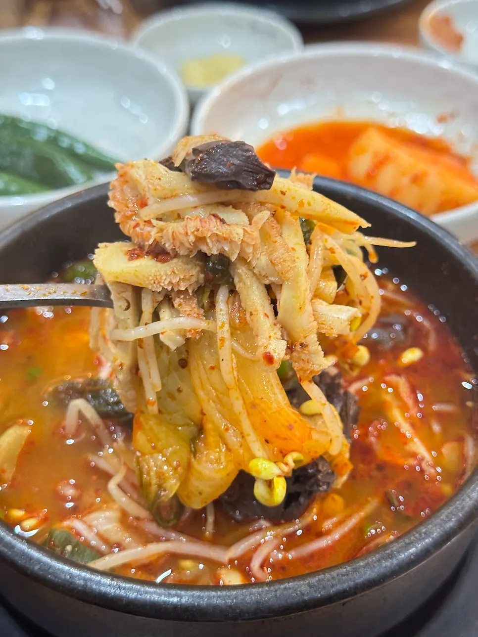 Tripe soup topped with plenty of green onion