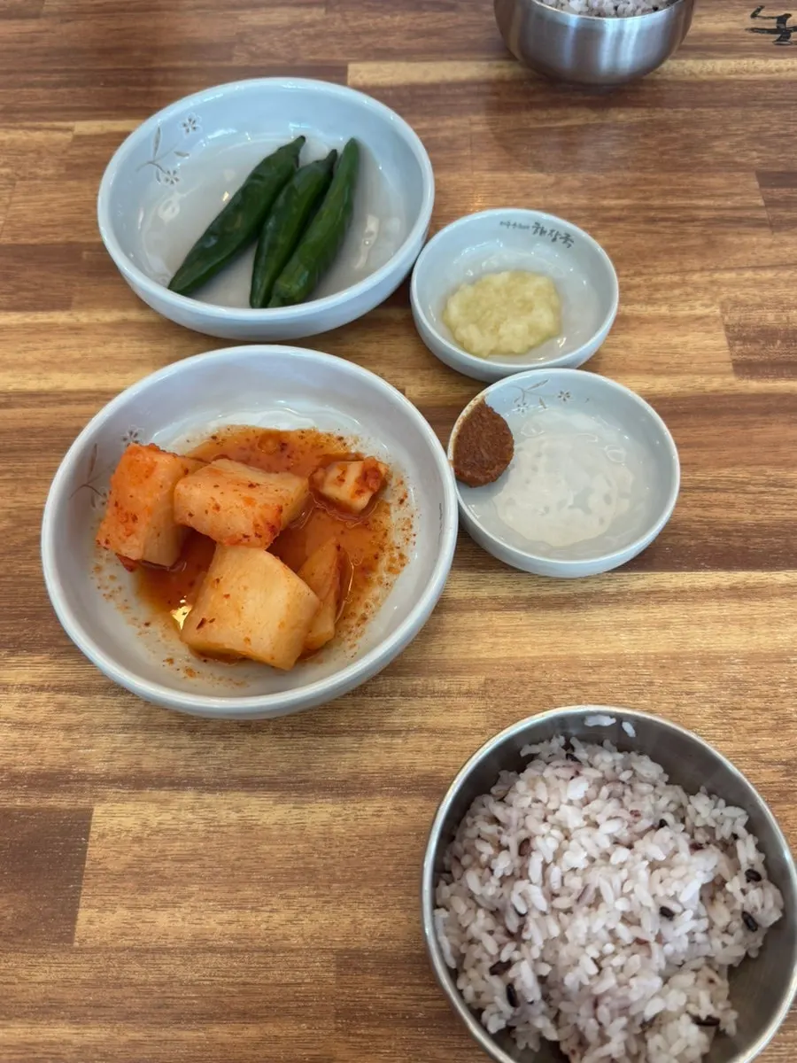 고추 간마늘 쌈장 깍두기 기본반찬