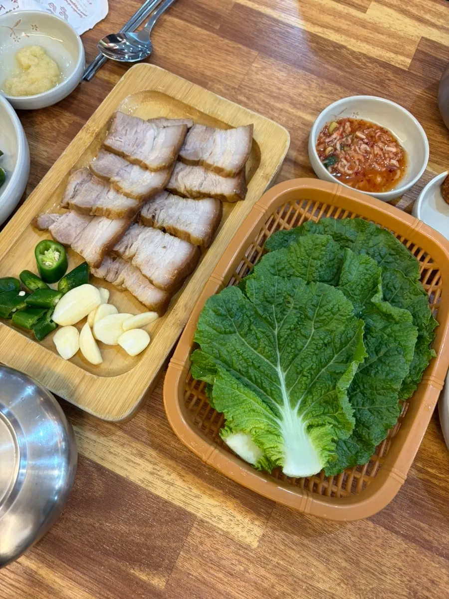 Thick-cut small-size dombe pork from Jeju