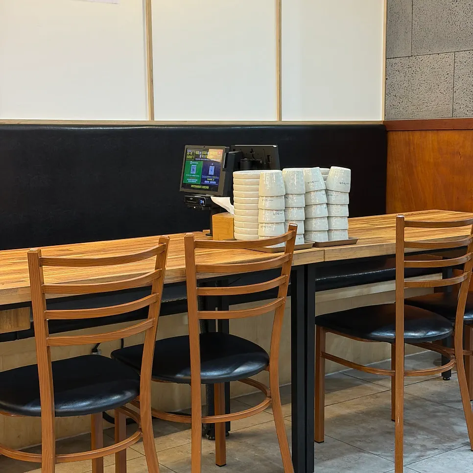 혼밥하기 좋은 1인석 공간