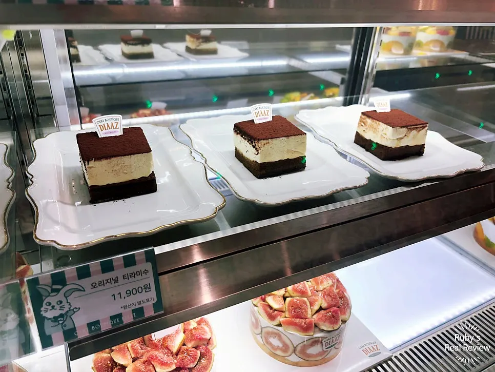 Original tiramisu neatly placed in the showcase