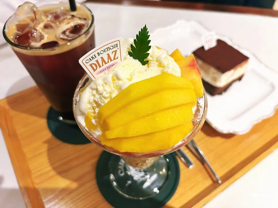 Dessert set served together on a tray