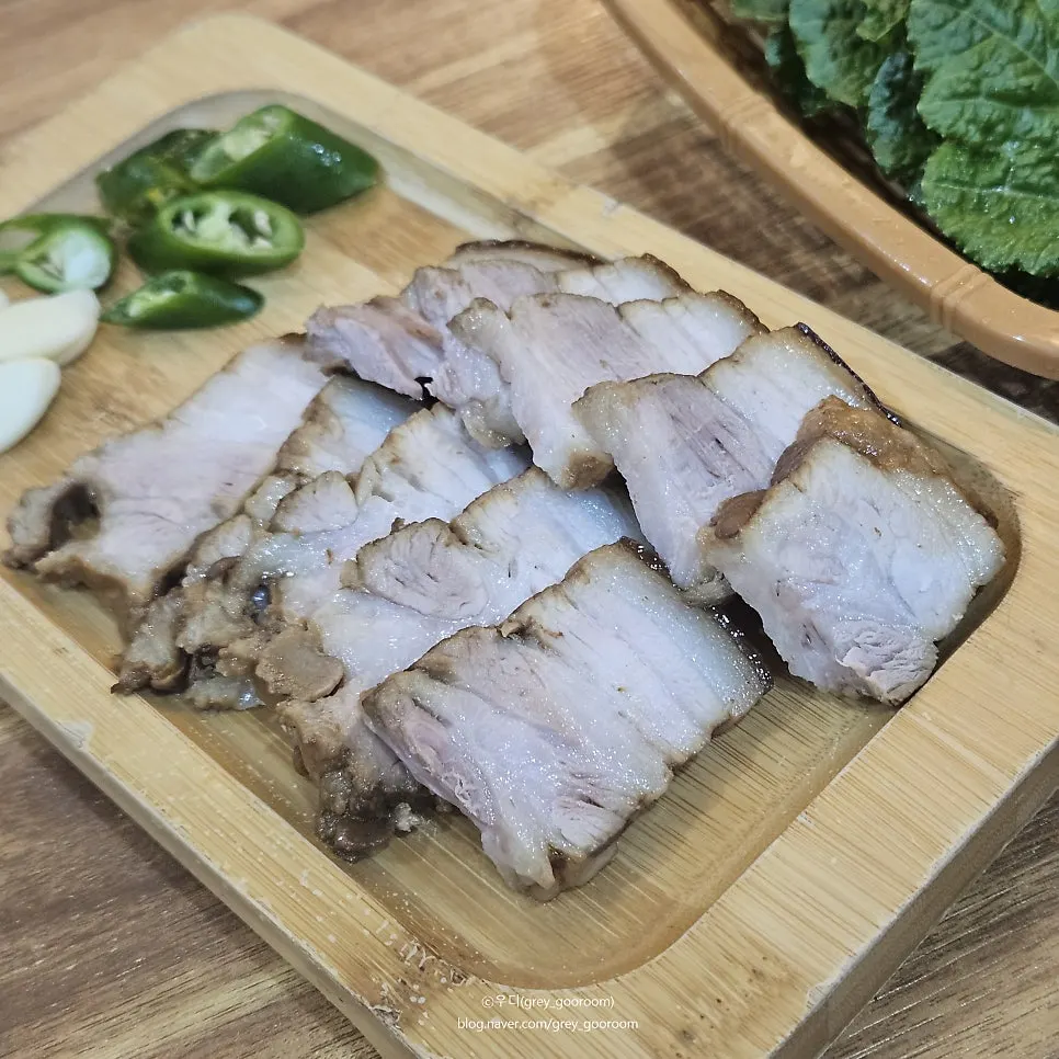 Plate of Jeju-style dombe pork with mostly lean meat