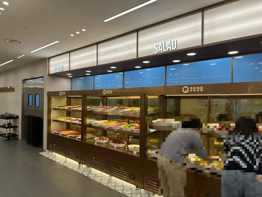 Seksi salad dan roti buffet