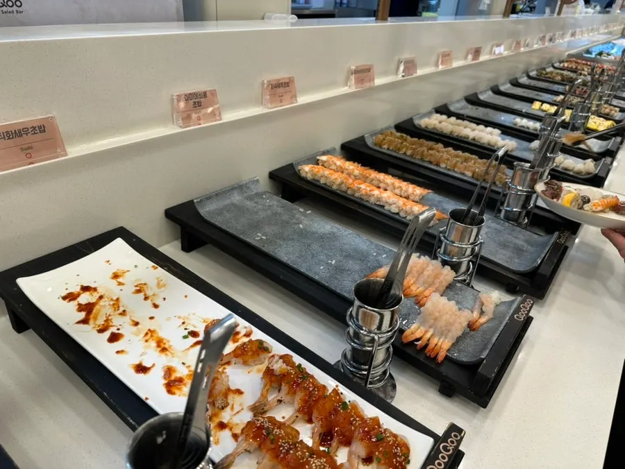 Etalase seafood dan sushi