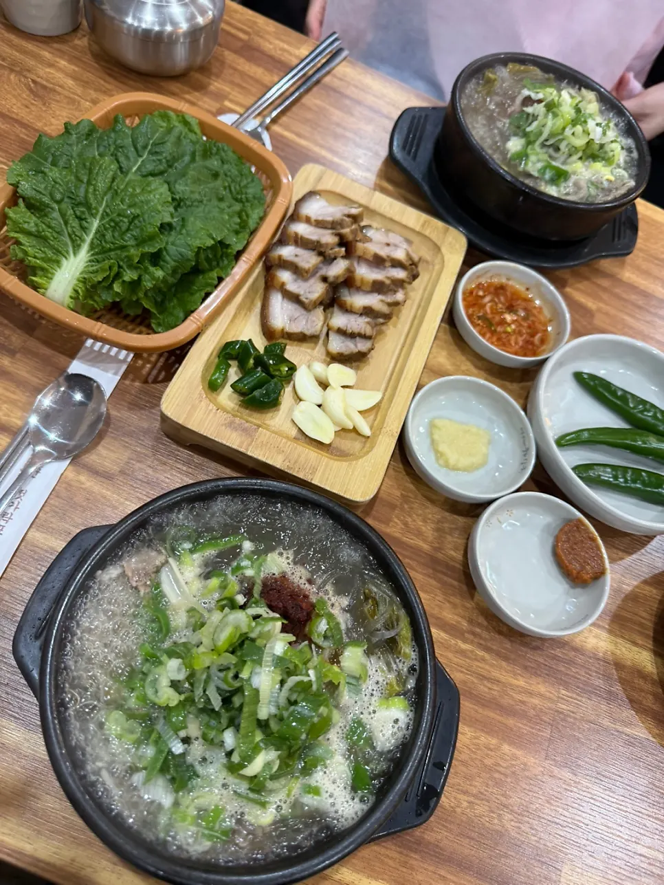 뚝배기에 담긴 끓는 해장국
