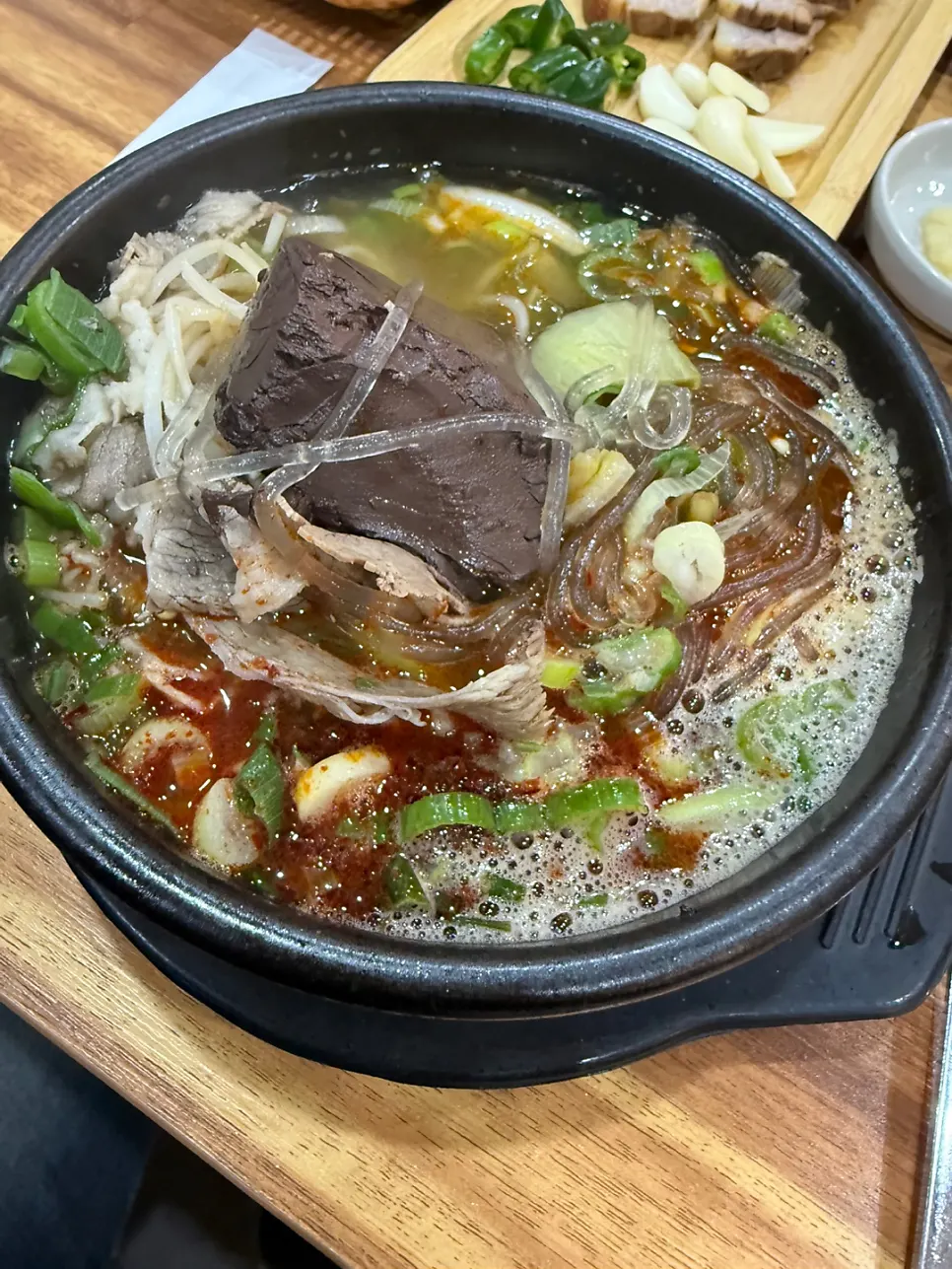 큼직한 선지가 들어간 해장국
