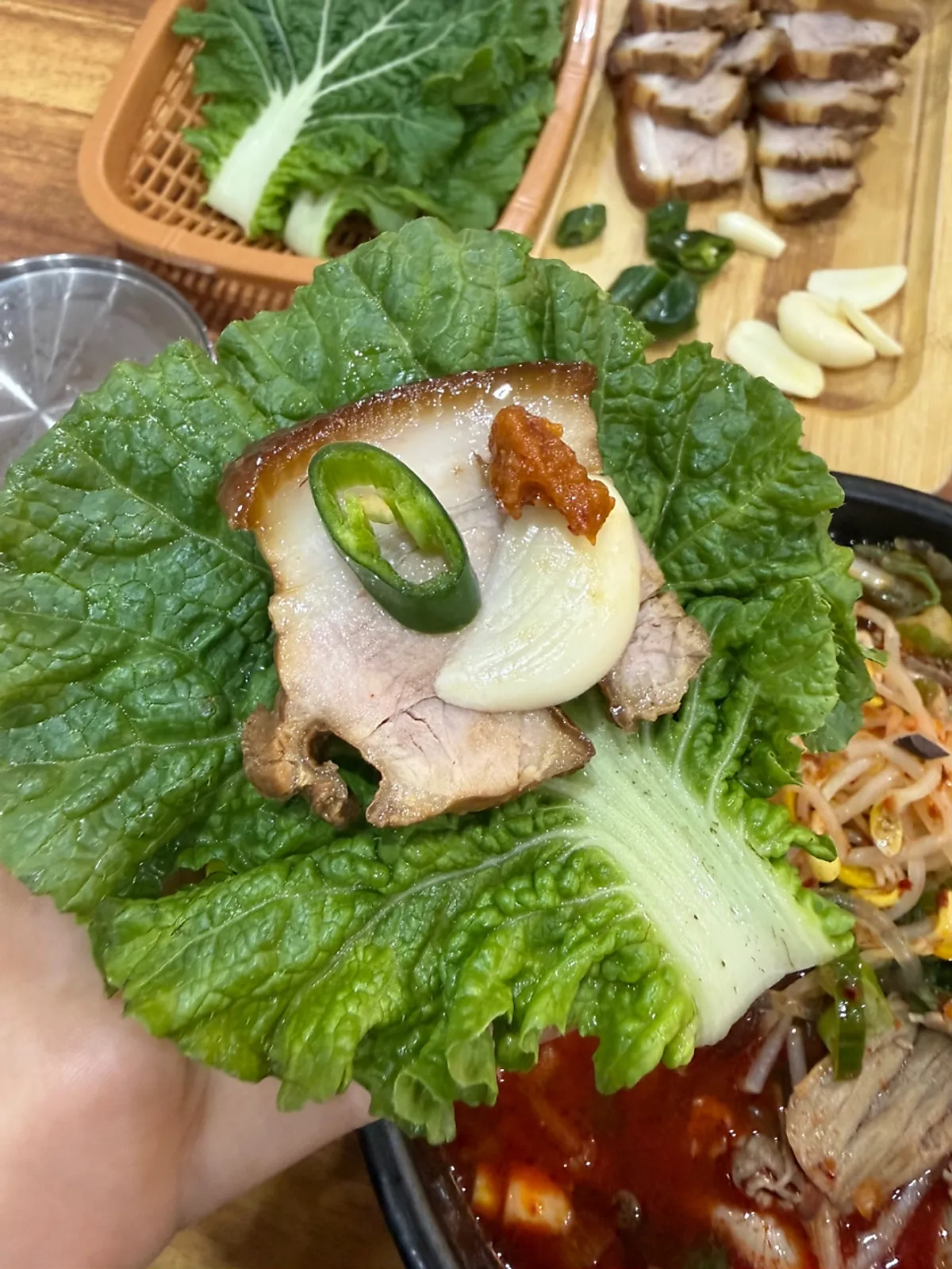 쌈과 함께 먹는 돔베고기