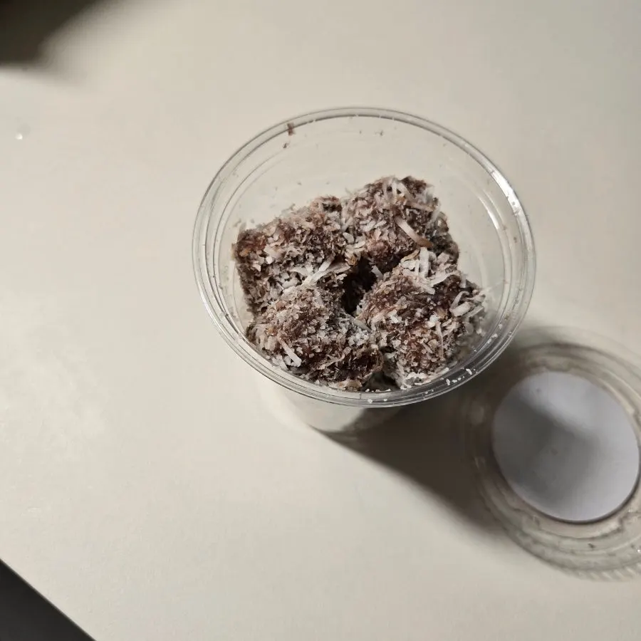 한입 크기 래밍턴 디저트