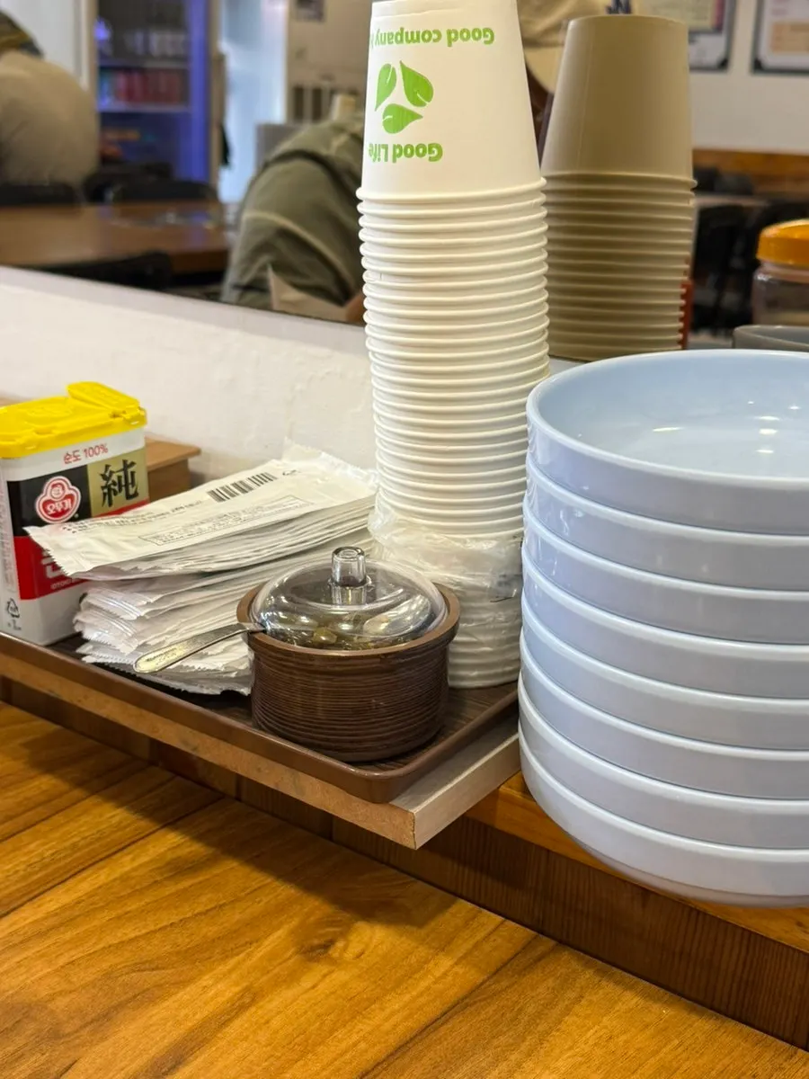 고즈넉한 칼국수집 내부