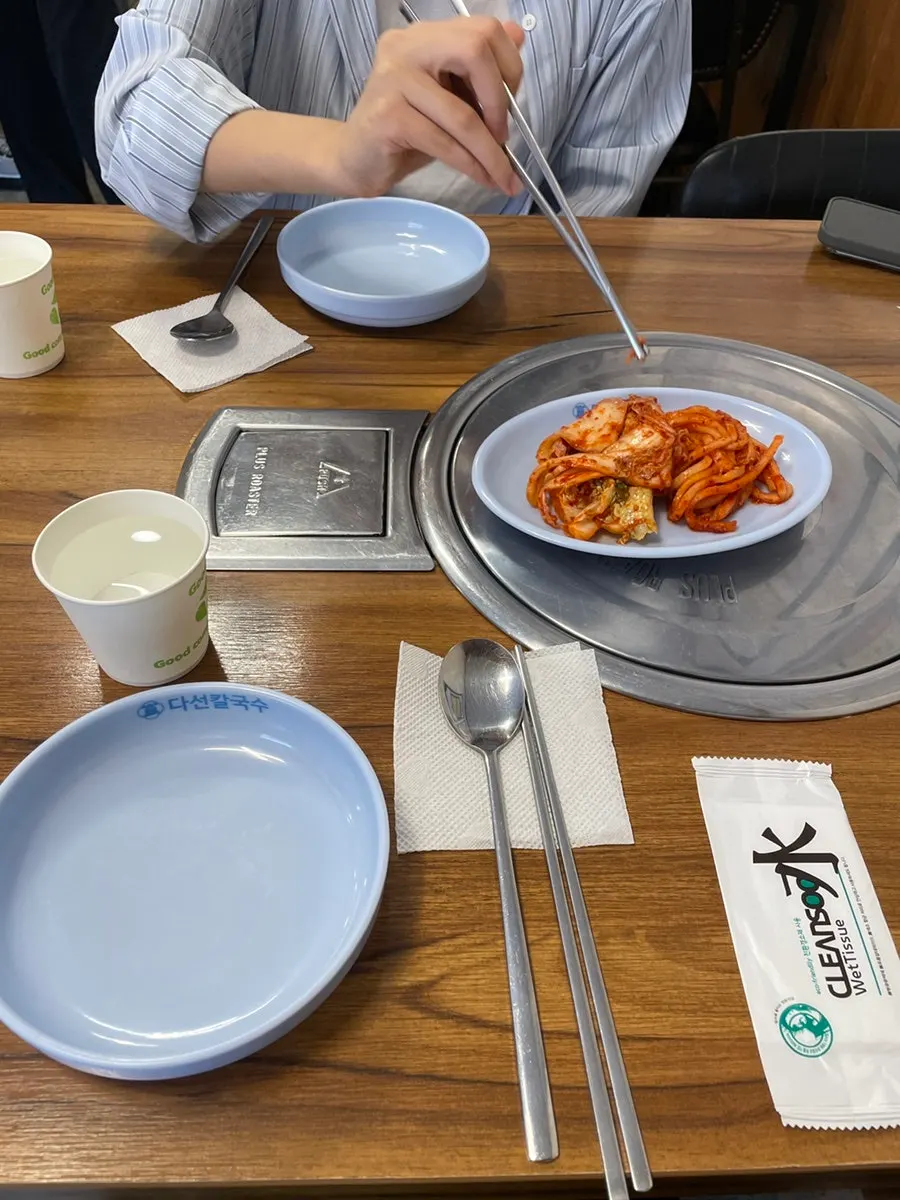다선칼국수 식사 상차림