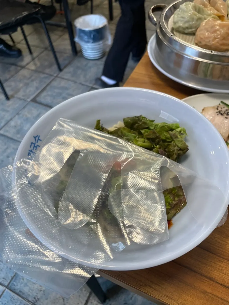 따뜻한 국물 칼국수