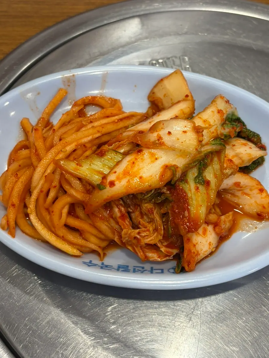 Kimchi and dried radish side dishes