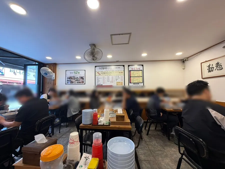 Dining hall tables at Daseon Kalguksu on a weekday lunch