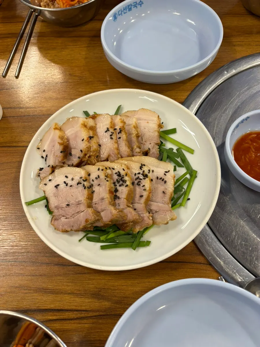 A plate of bossam at Daseon Kalguksu
