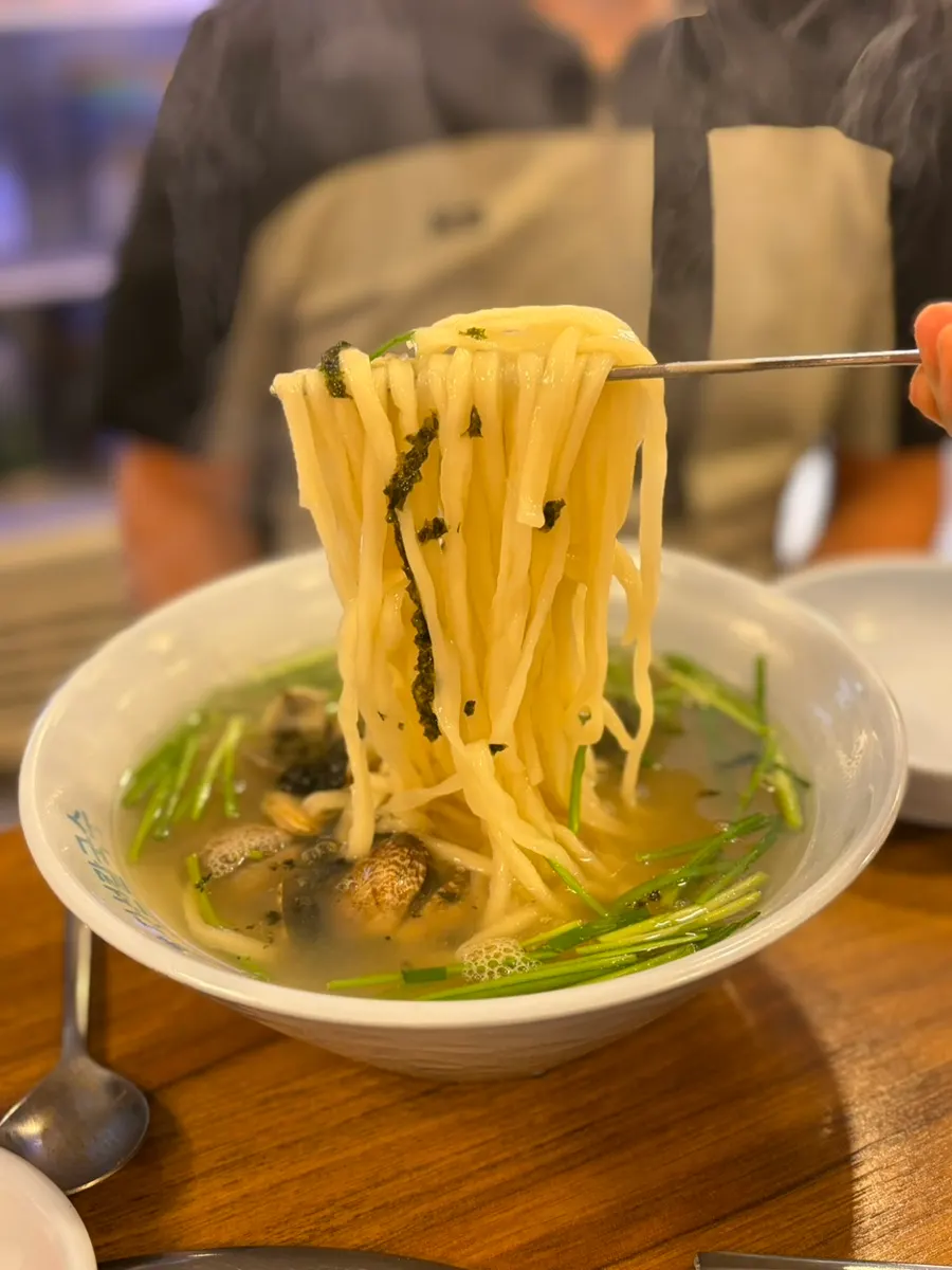 Kalguksu with clams in an anchovy broth