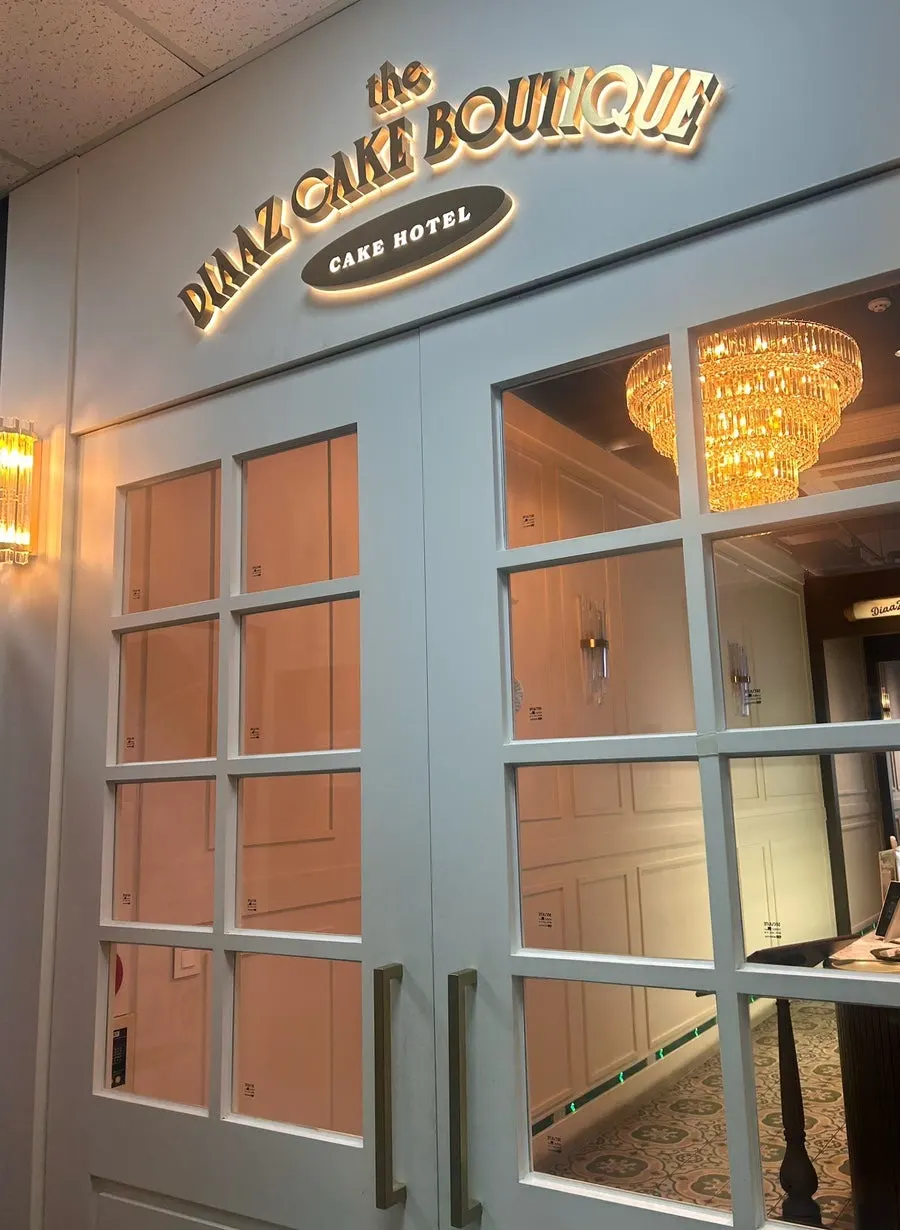 Antique-style entrance of the 2nd floor store