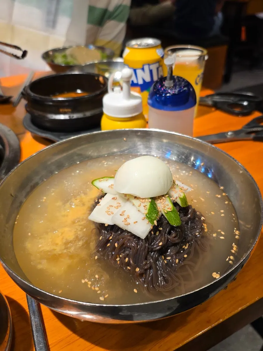 불판에서 바로 먹는 구운 고기