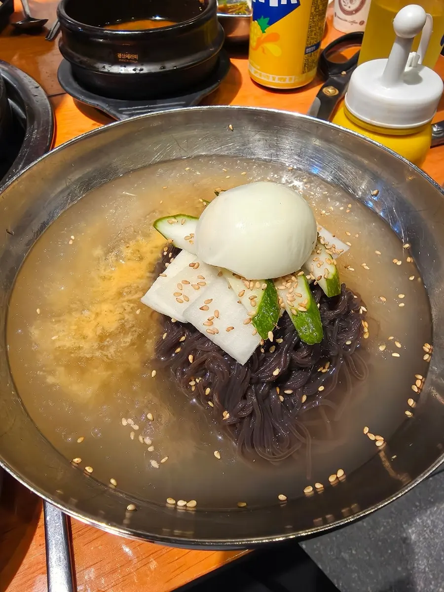 고기와 곁들이는 냉면