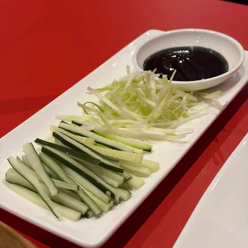 Peking duck with sauce and thin pancakes
