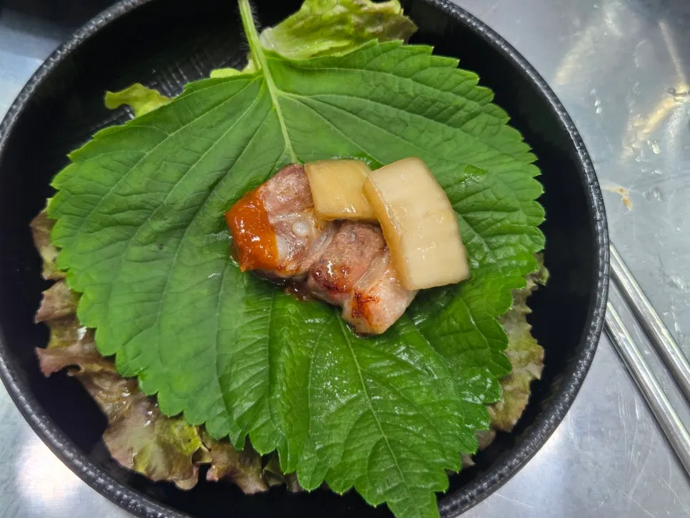 Perilla leaf wrap with eel and ginger