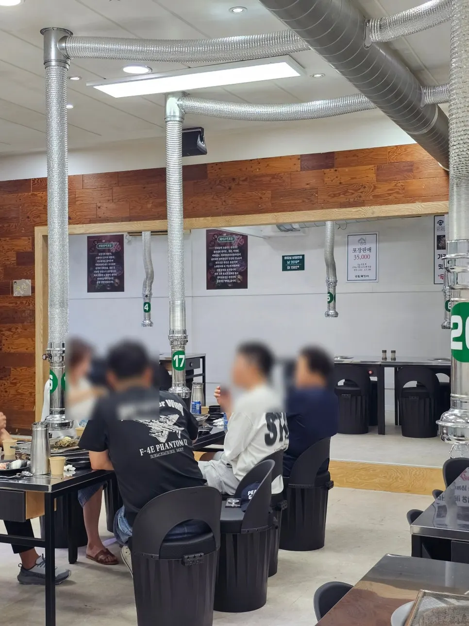 Partitioned inner seating area for group gatherings