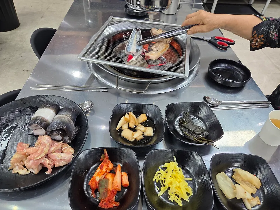 민물장어와 고기류, 기본반찬 상차림