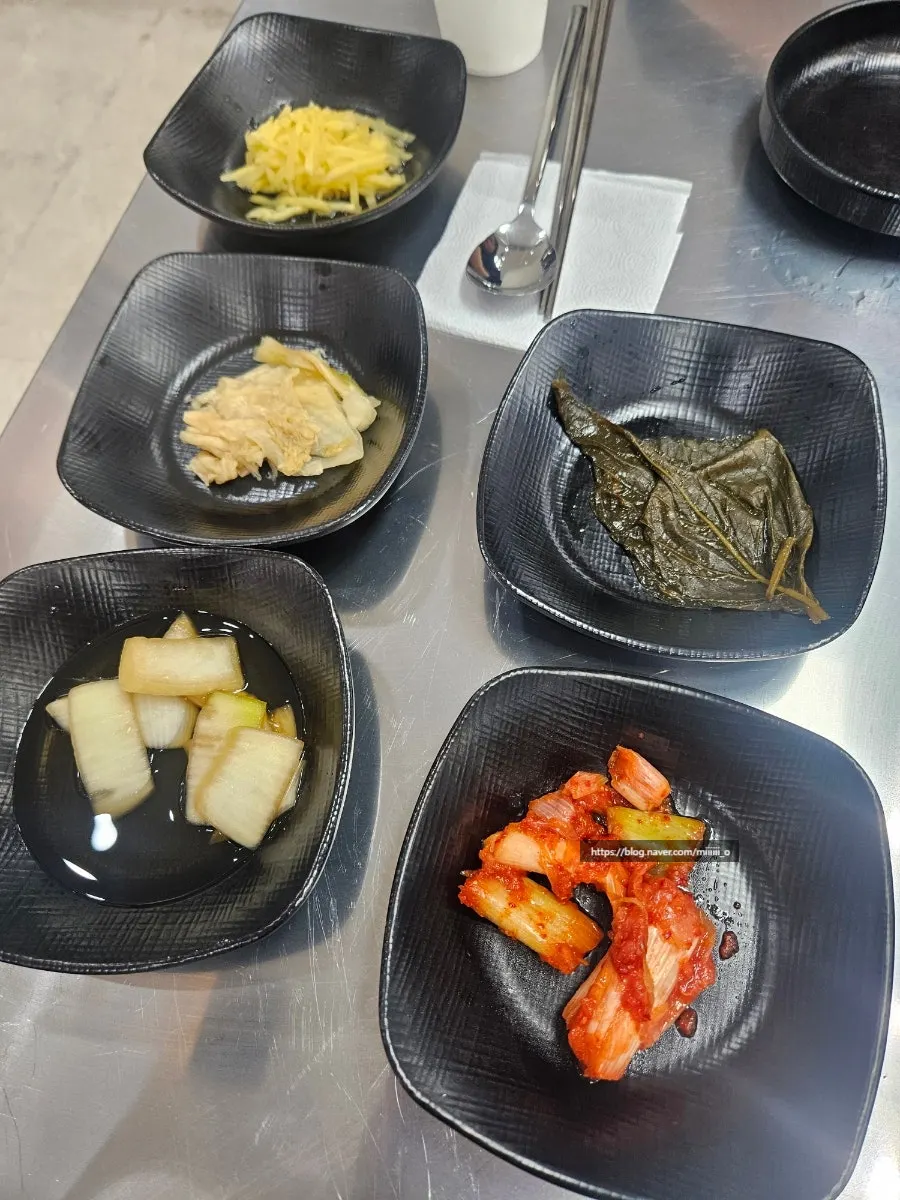송림복장어 기본 세팅된 테이블
