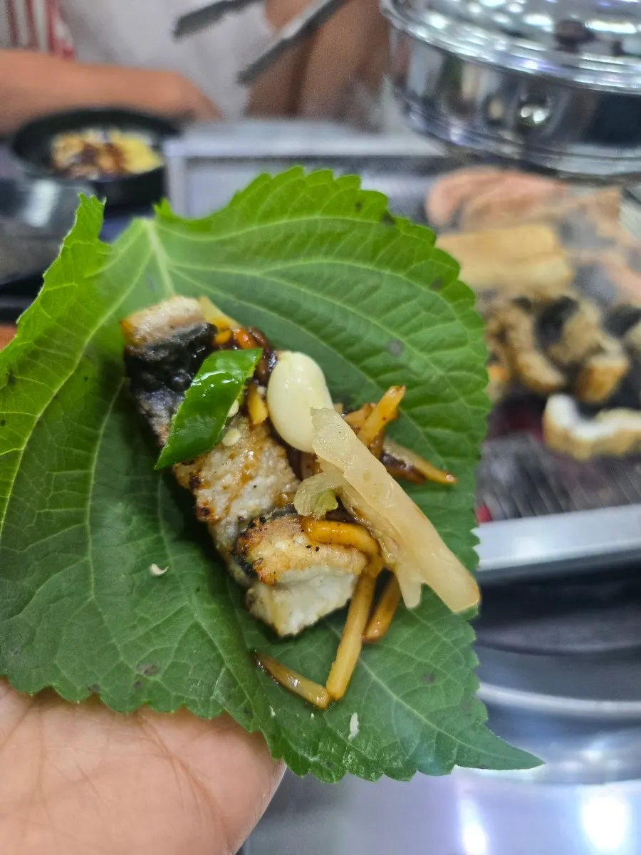 Charcoal-grilled eel cut into bite-sized pieces