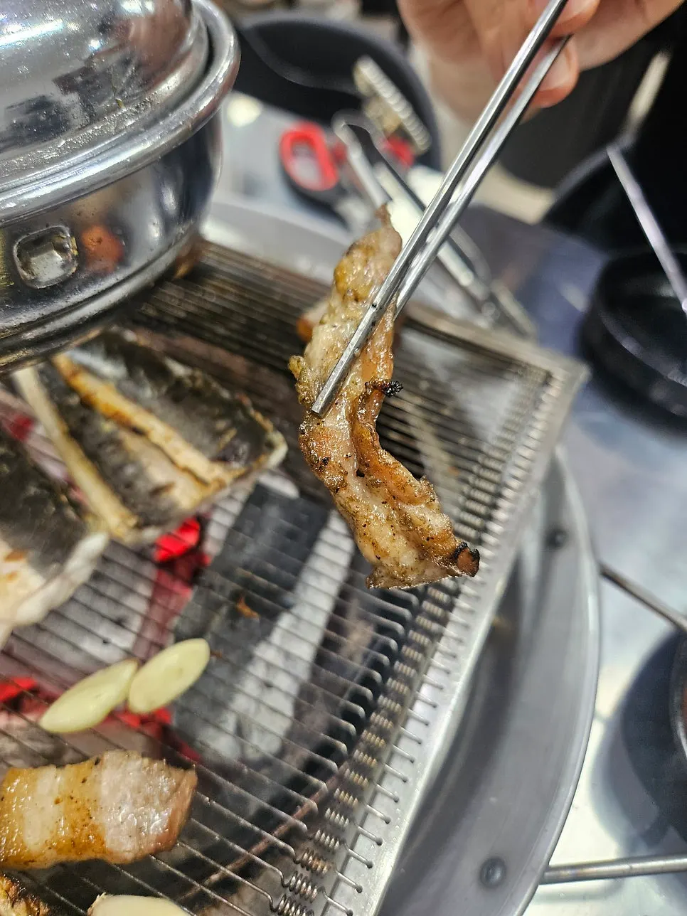 장어와 함께 굽는 삼겹살 닭목살