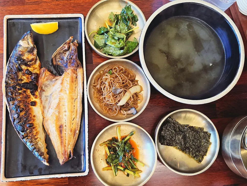 푸짐하게 차려진 명품정식 전체 상