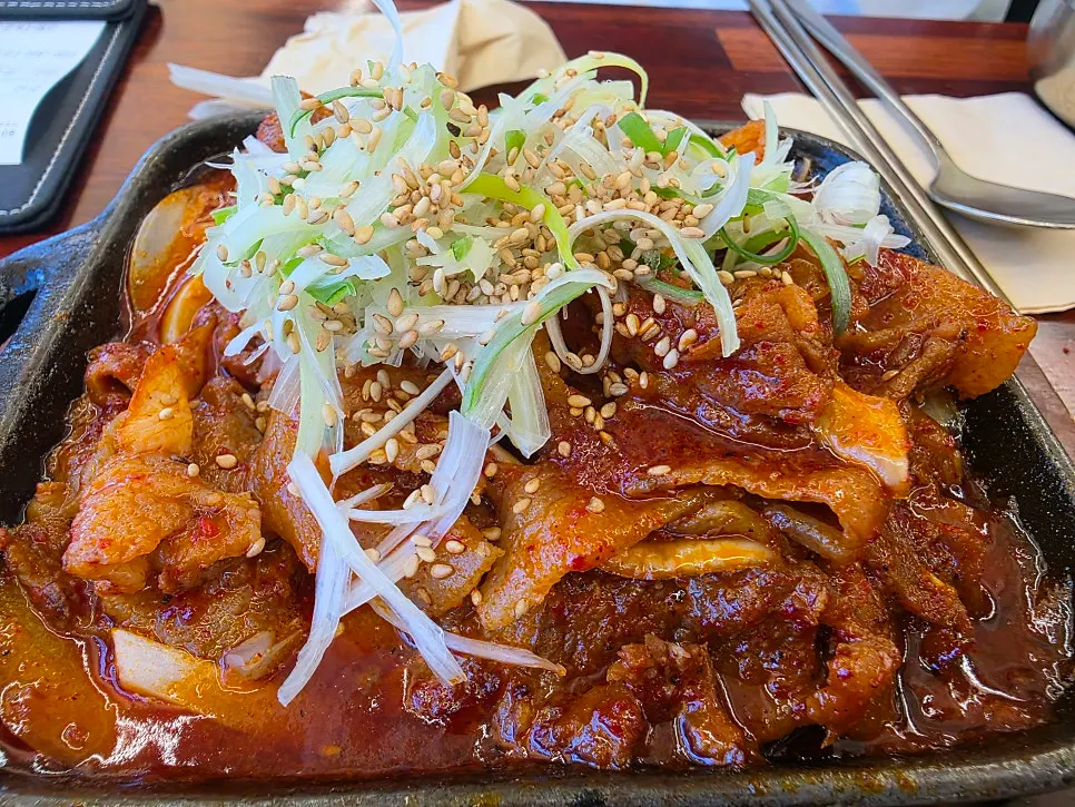 구운 생선과 밥 한 숟갈