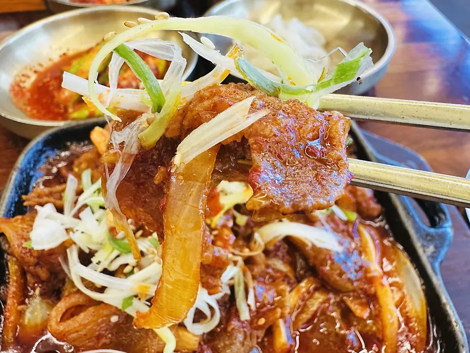 명품정식에 포함된 제육