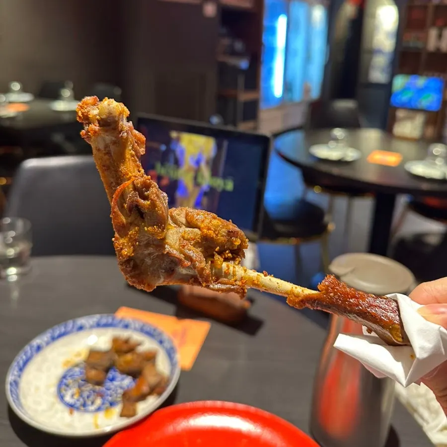 Seasoned fried Peking duck bones