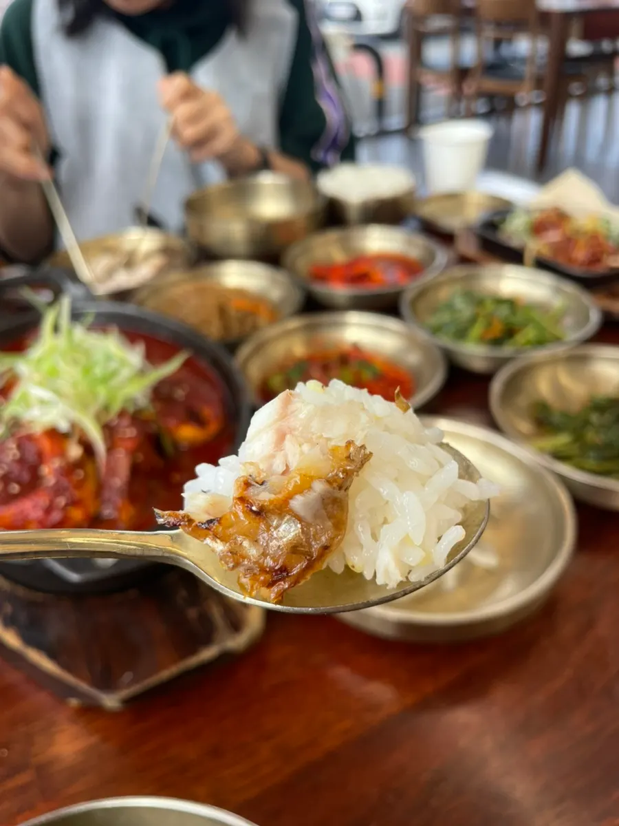 살을 발라낸 갈치 한 점