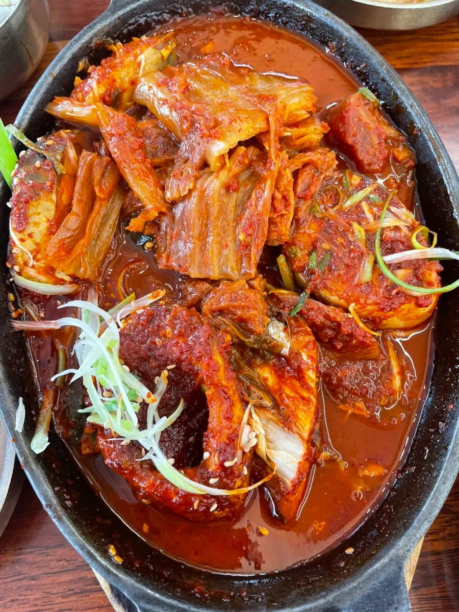 양념이 배어든 고등어조림 클로즈업