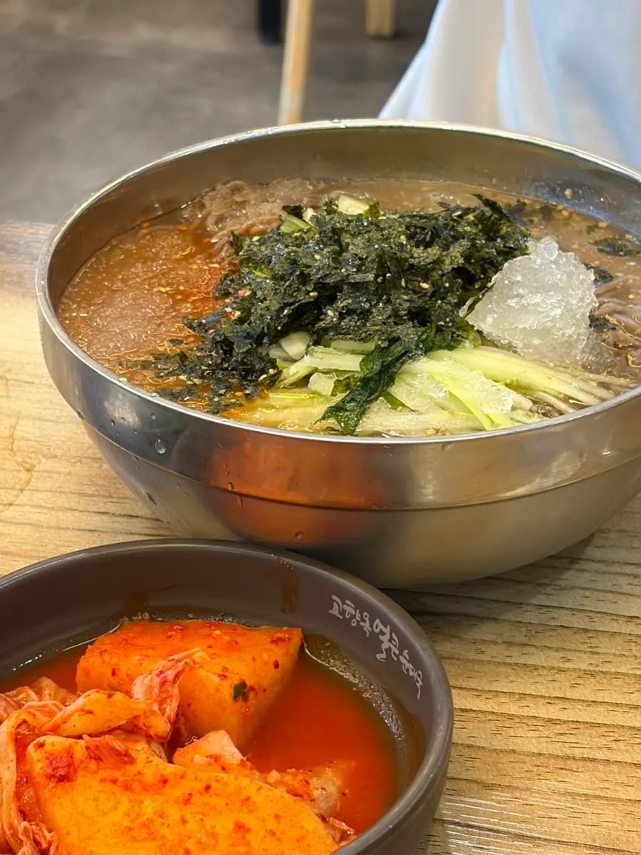 Makguksu topped with slushy ice and garnishes