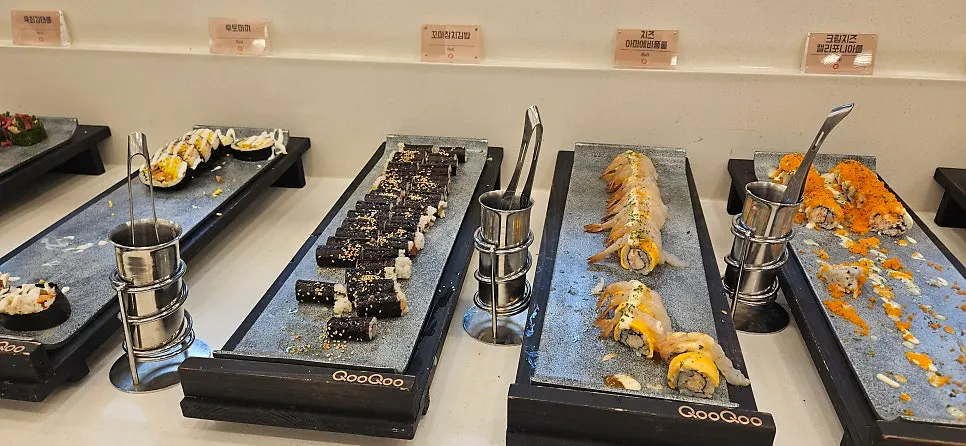 酷乌酷乌金寿司与生鱼片寿司区