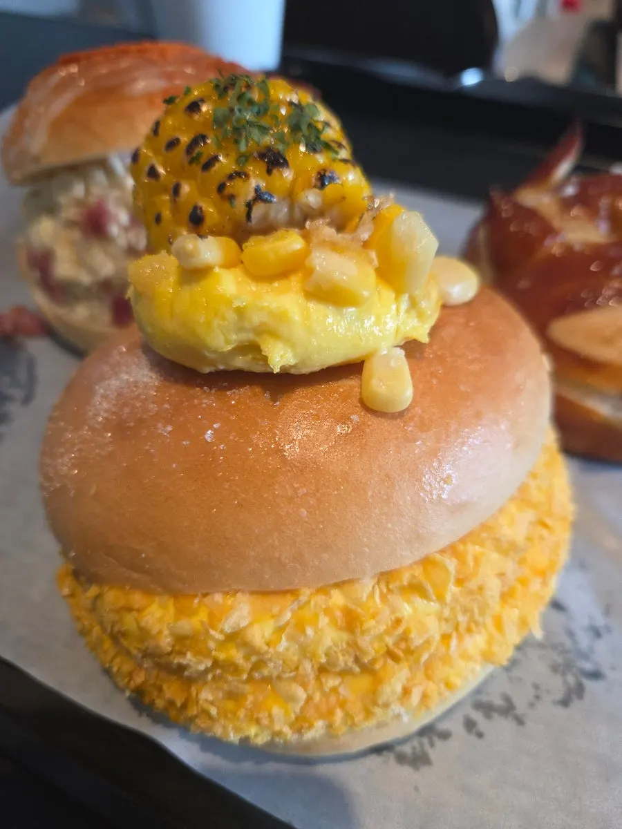 Corn bagel filled with sweet corn cream