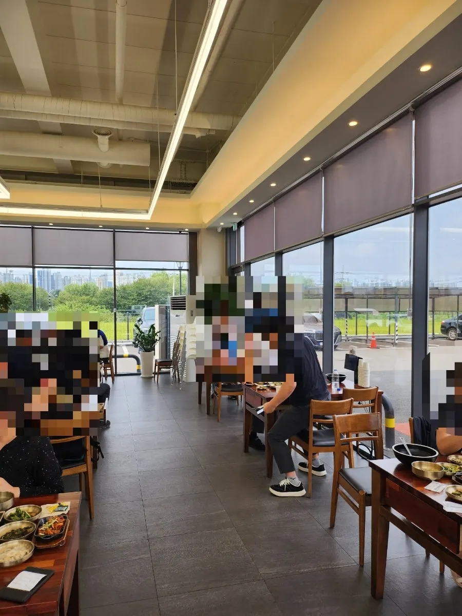 Table inside Godeungeo Myeongpumi Doeda Suwon Branch