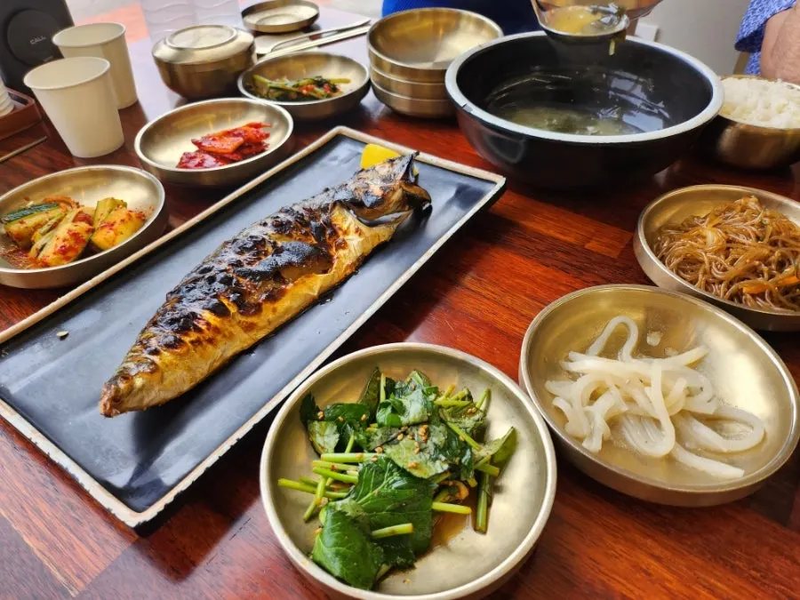Table set with the basic side dishes