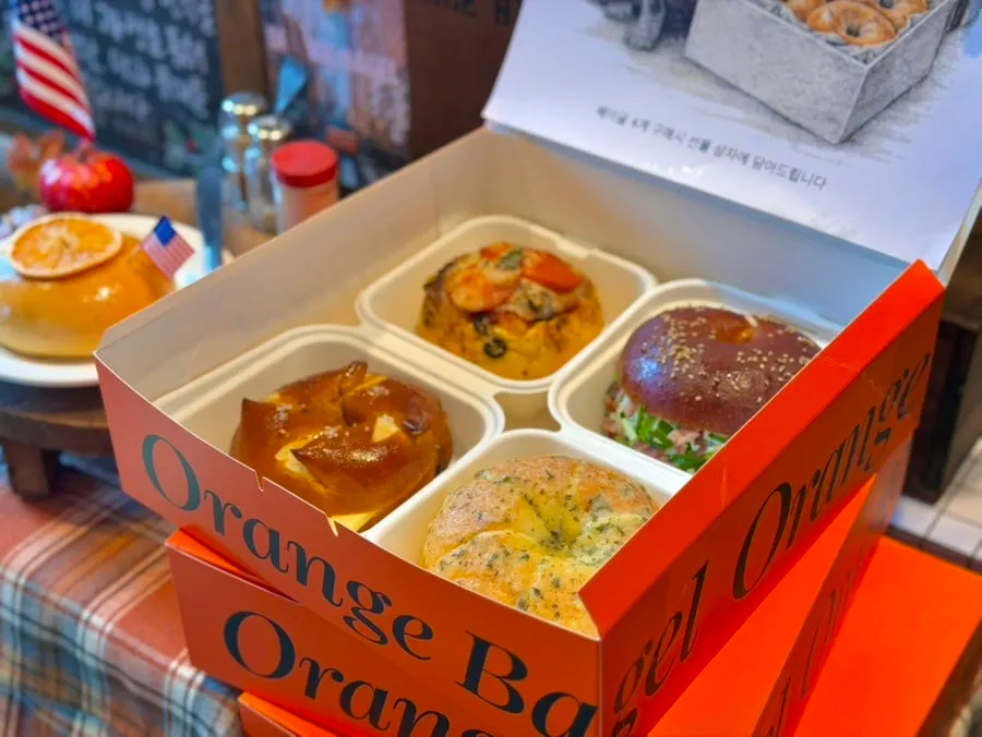 Sign for box packaging with 4 bagels