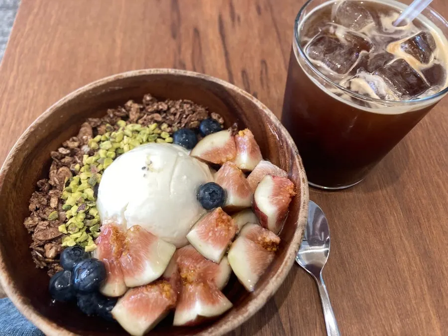 Order for Fig Greek and an Americano