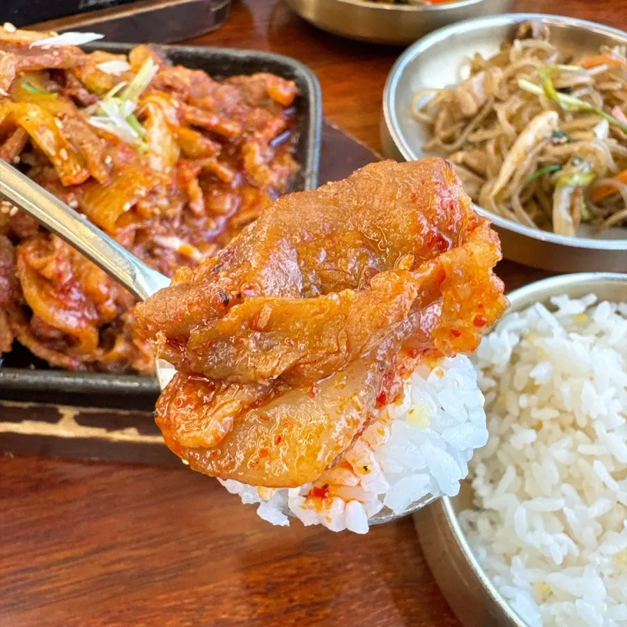 配米饭吃的辣椒酱烤肉
